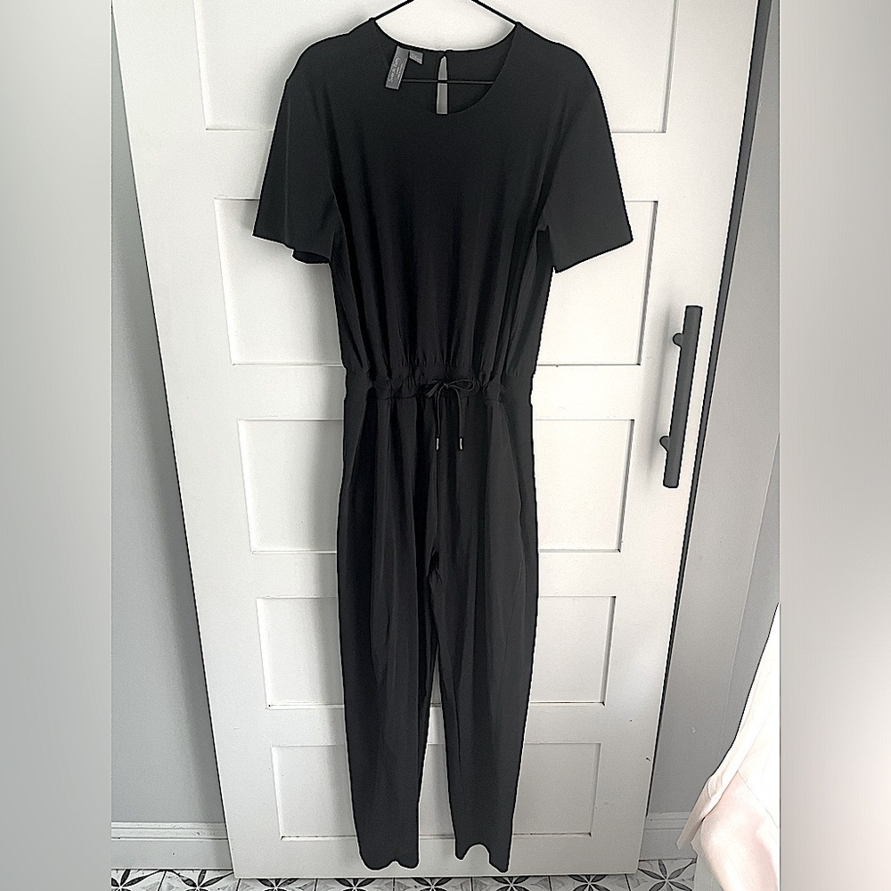 SWEATY BETTY | EUC Short Sleeved Black Jumpsuit Drawstring Cinched Waistline 12